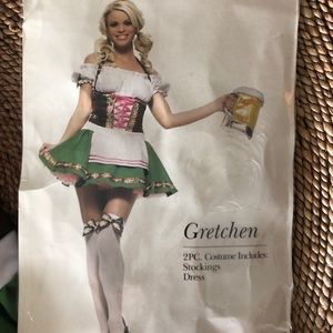 Halloween: German Beer Girl Costume